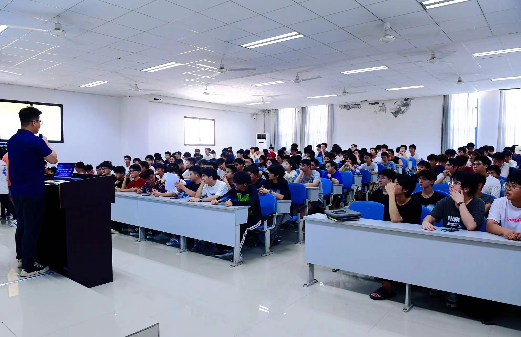 网络安全宣传教育专题讲座-- 怡讯网络走进校园，提升师生网络安全意识(图2)