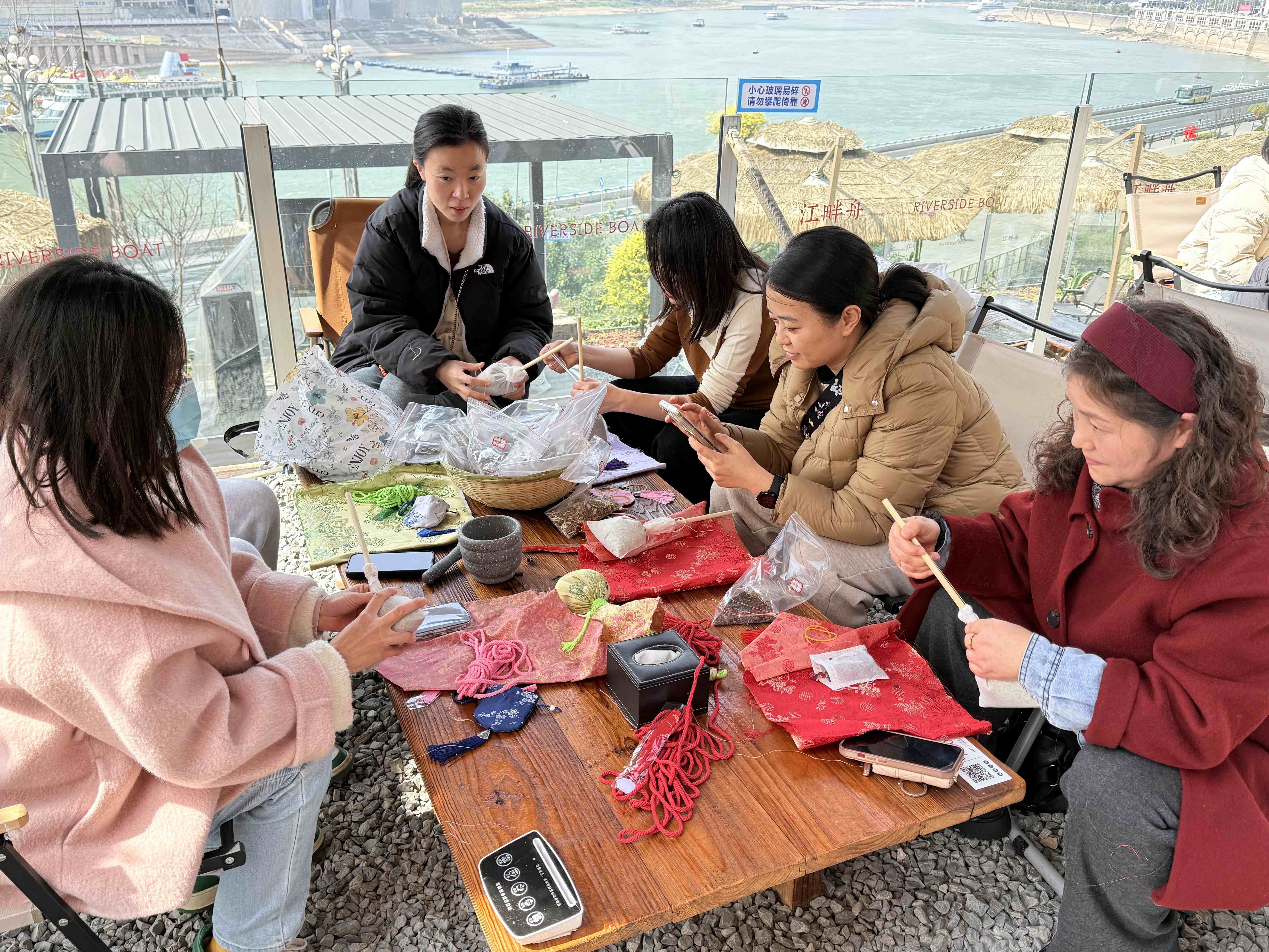 巧手制美锤，甜蜜庆“三八”(图3)