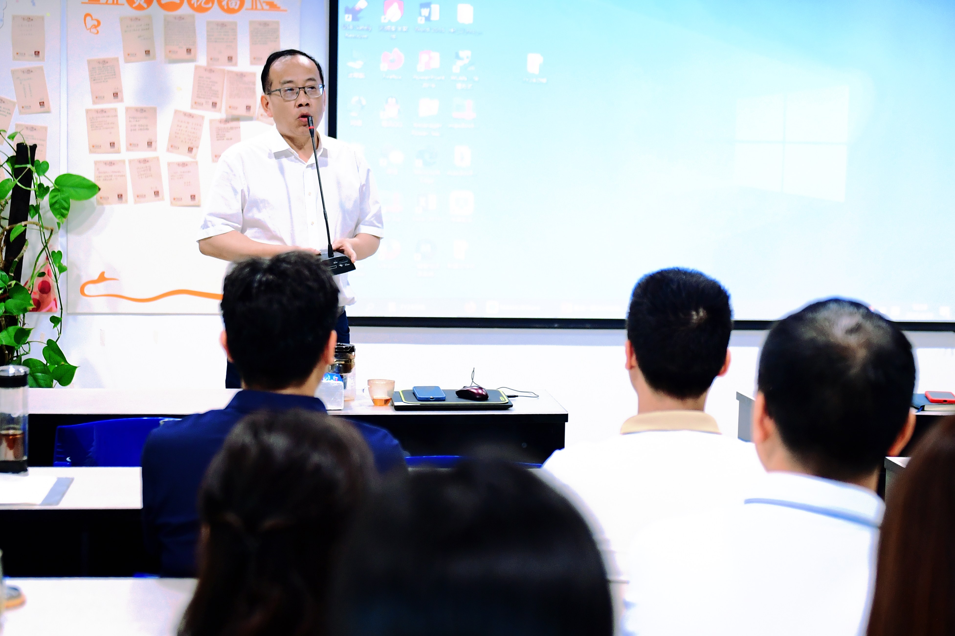 怡讯FY24财年总结及表彰大会顺利举行(图1)